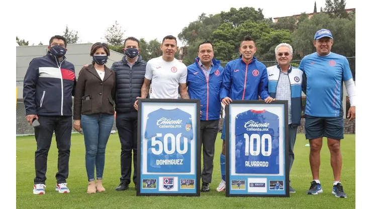 El homenaje de Cruz Azul al Piojo y Cata por sus partidos en el club