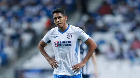 Luis Romo en un partido con Cruz Azul