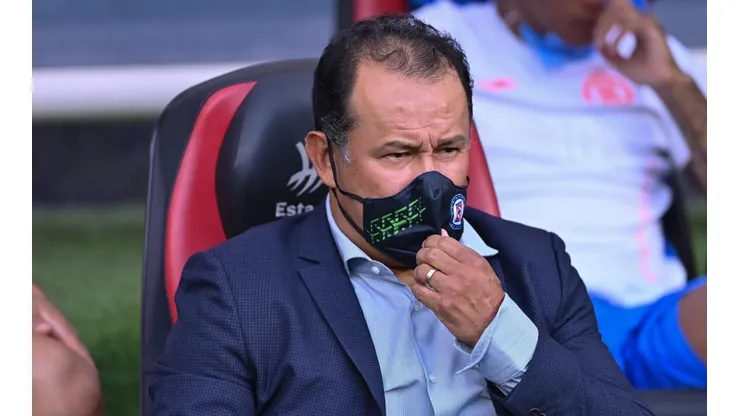 Juan Reynoso en el duelo ante Rayados