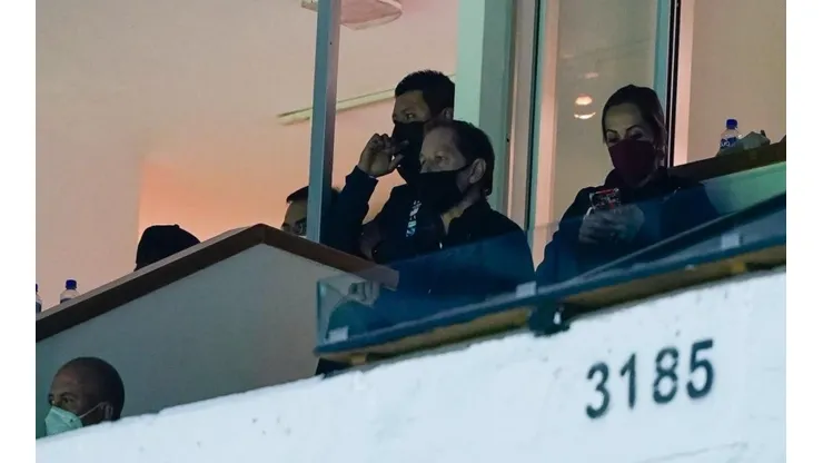 Jaime Ordiales con la directiva de Cruz Azul