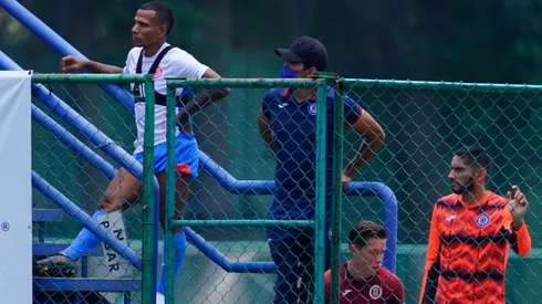 Rómulo Otero en un entrenamiento de Cruz Azul