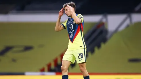 Mauro Lainez en un partido de la Liga MX