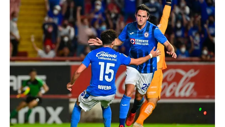 Cruz Azul derrotó a Necaxa por 2-1.