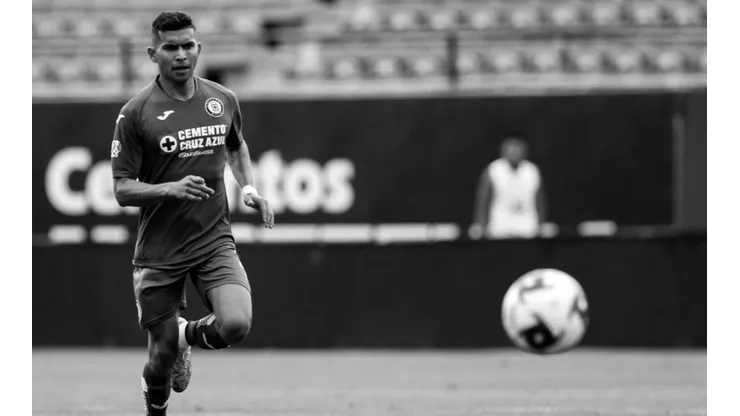 Orbelin Pineda en un partido de Cruz Azul