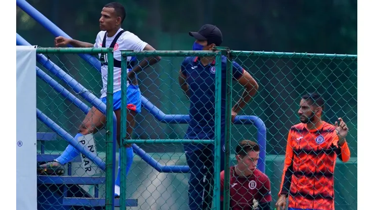 Rómulo Otero lució su nuevo dorsal en el entrenamiento de Cruz Azul