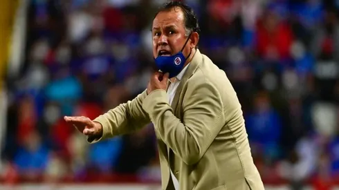 Juan Reynoso en un partido de Cruz Azul
