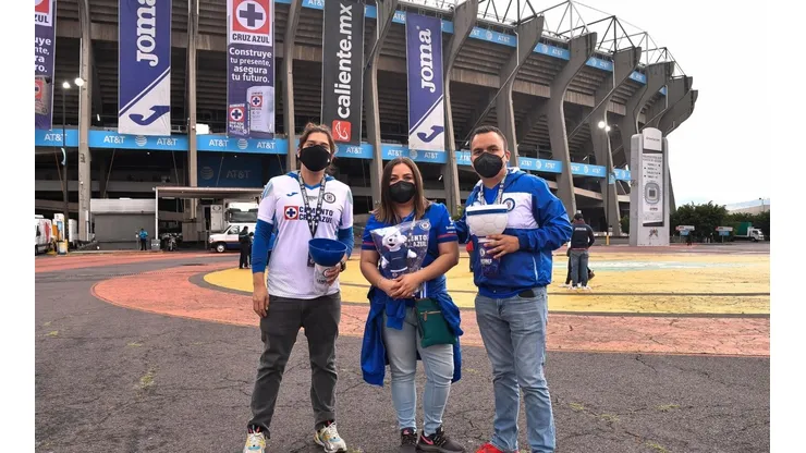 Se cierra el estadio Azteca.