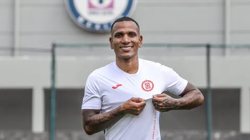 Rómulo Otero en un entrenamiento con Cruz Azul