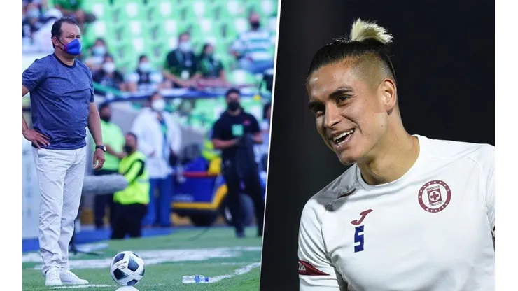 Juan Reynoso durante el encuentro ante el Santos Laguna