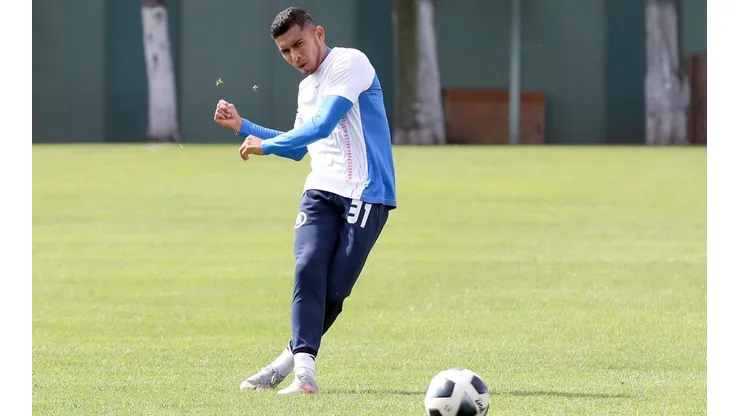 Pineda volvió a entrenar con Cruz Azul.