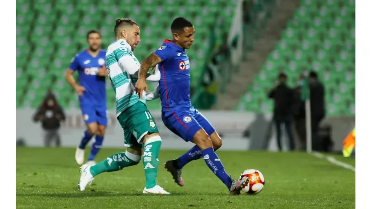 Cruz Azul y Santos Laguna se enfrentan este domingo.