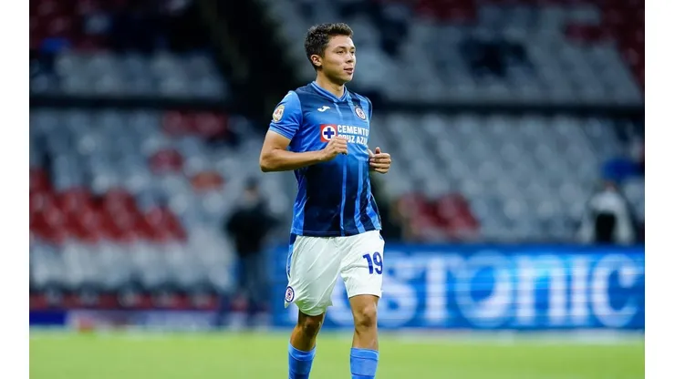 Huescas debutó por Cruz Azul este lunes.