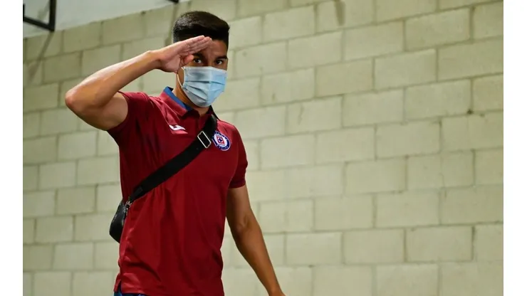 Pol Fernández en su llegada al Estadio Azteca