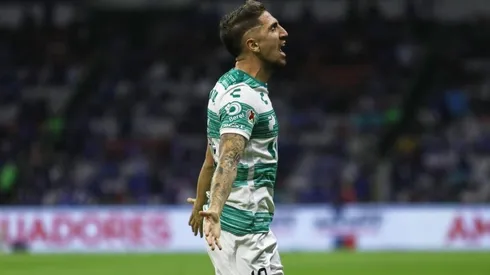 Diego Valdés en un partido con el Santos Laguna