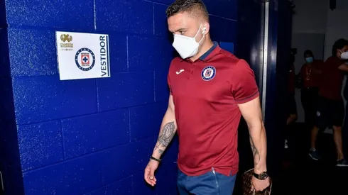 Jonathan Rodríguez en su llegada al Estadio
