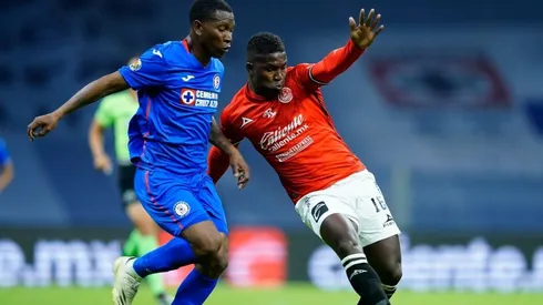 Bryan Angulo en un partido ante el Mazatlán