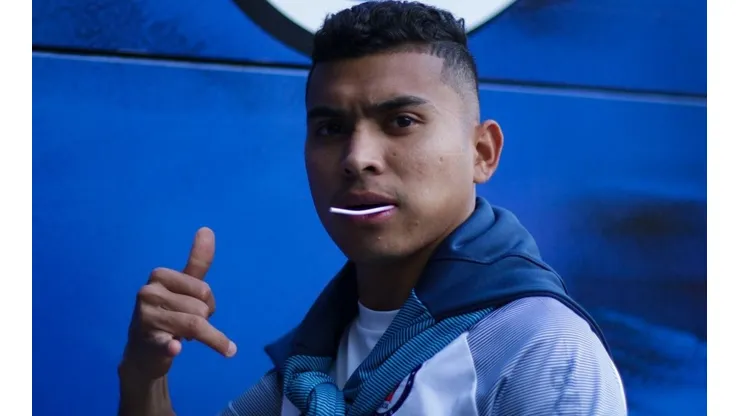 Orbelín Pineda en un partido de Cruz Azul
