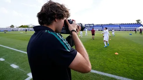 Santiago Giménez en un entrenamiento de la Selección de México