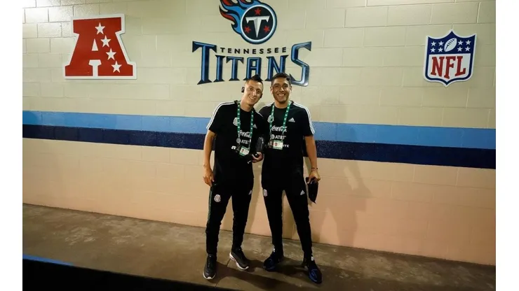 Luis Romo y Roberto Alvarado en un partido de la Selección