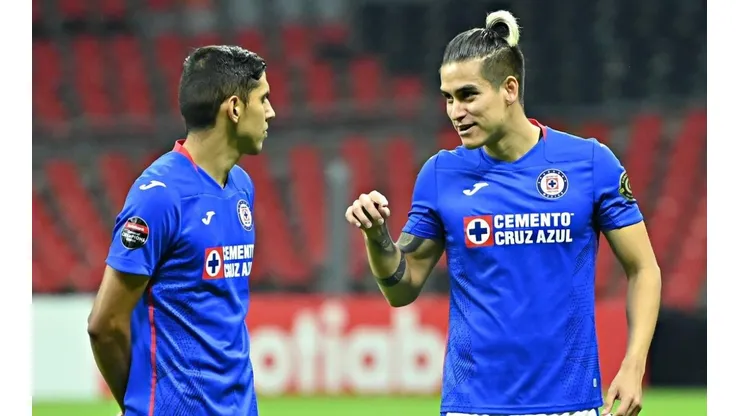 Alexis Peña en un partido con Cruz Azul