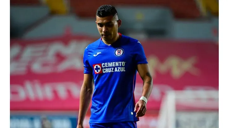 Orbelín Pineda en un partido de Cruz Azul