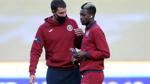 Jonathan Borja en un partido con Cruz Azul