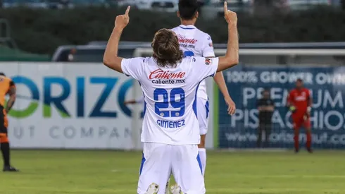 Santiago Giménez en el partido amistoso de Cruz Azul