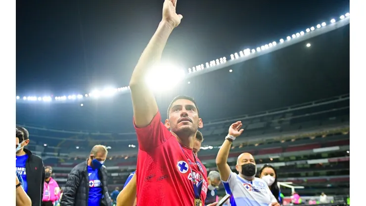 Corona renovará con Cruz Azul.