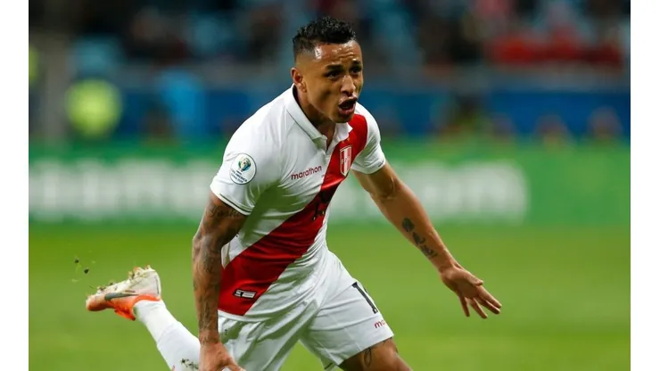 Yoshimar Yotún con la selección de Perú