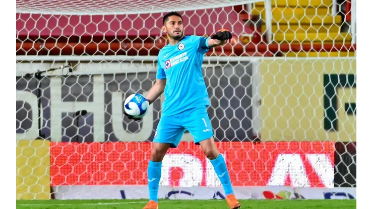 José de Jesús Corona se queda en Cruz Azul.