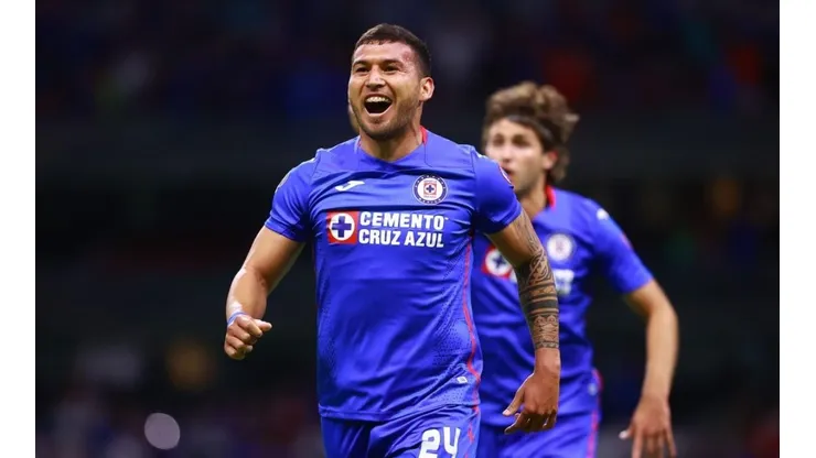 Juan Escobar en un partido con Cruz Azul