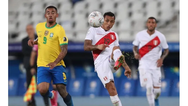 Yoshimar Yotún en el partido ante Brasil