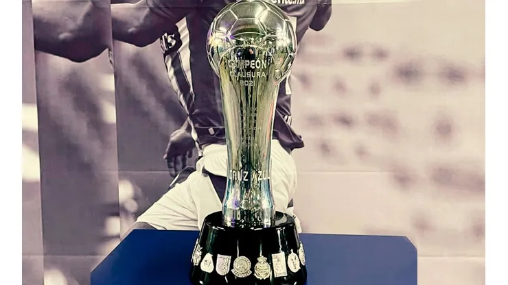 El trofeo de Campeón aún no ha llegado a las vitrinas de Cruz Azul en La Noria.