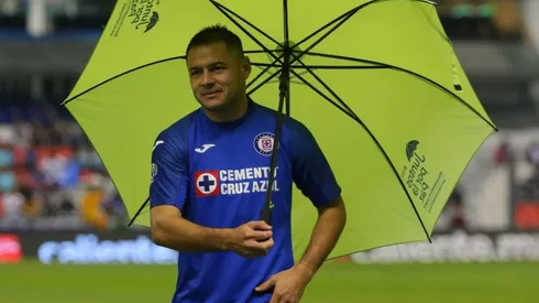 Pablo Aguilar en un partido con Cruz Azul