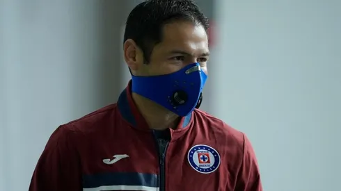 Pablo Aguilar en un partido de Cruz Azul