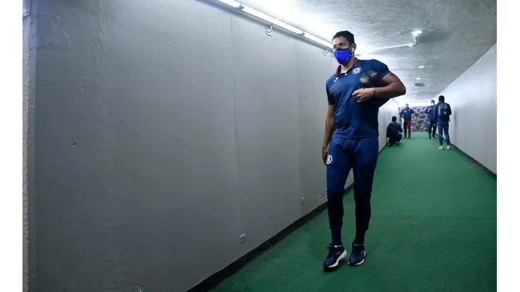 Luis Romo en su llegada al Estadio Azteca