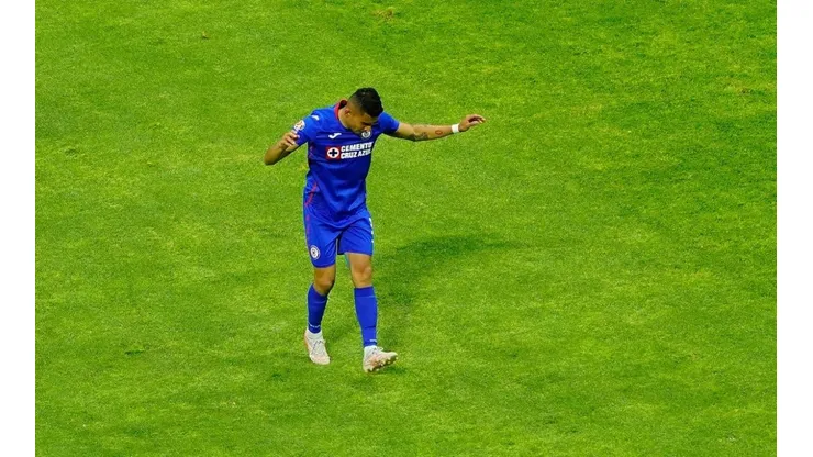 Pineda en un partido con Cruz Azul