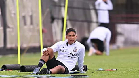 Luis Romo en la concentración con México