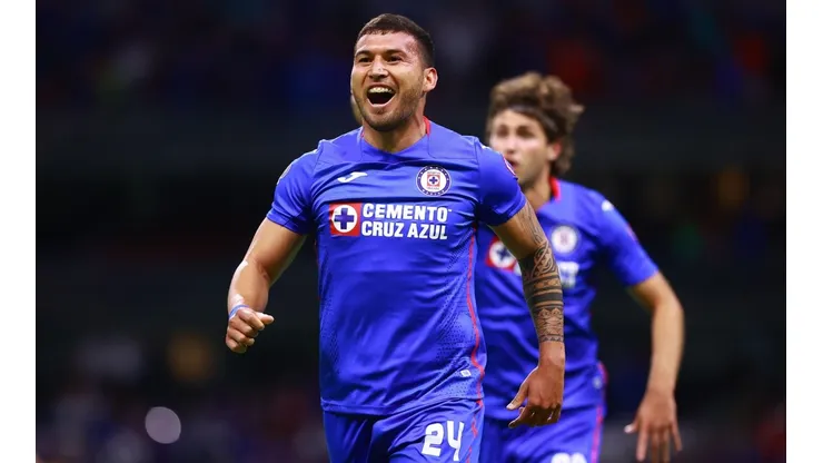 Juan Escobar termina contrato con Cruz Azul en un año más.