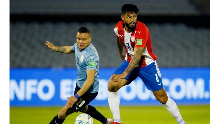 Jonathan Rodríguez en el duelo ante Paraguay