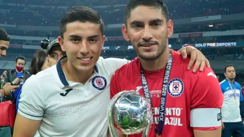 Misael Corona pudo festejar al lado de su papá Jesús Corona el título de Cruz Azul.