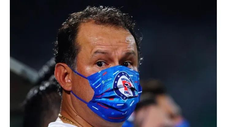 Juan Reynoso en un partido de Cruz Azul