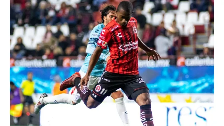 Bryan Angulo en su etapa con Xolos
