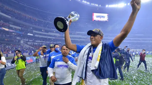 Luis Romo se consagró Campeón de la Liga MX por primera vez con Cruz Azul.