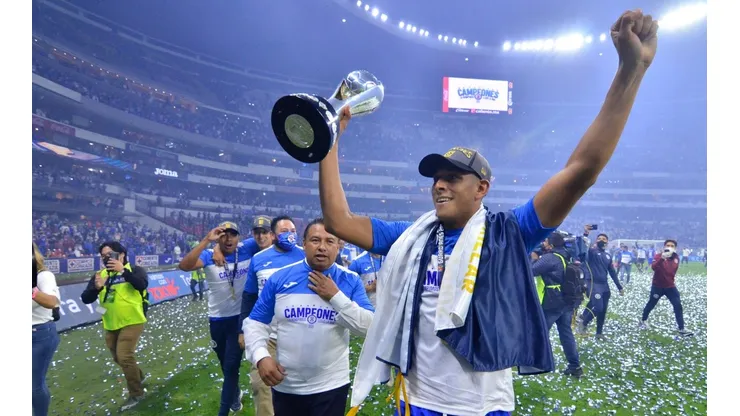 Luis Romo se consagró Campeón de la Liga MX por primera vez con Cruz Azul.