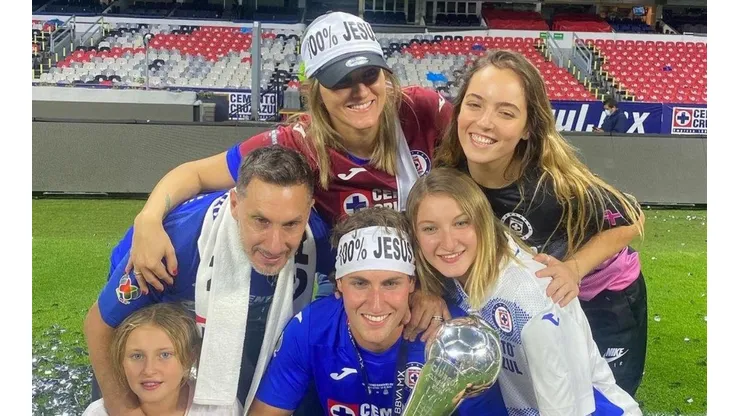 Santiago Giménez quiere el bicampeonato.