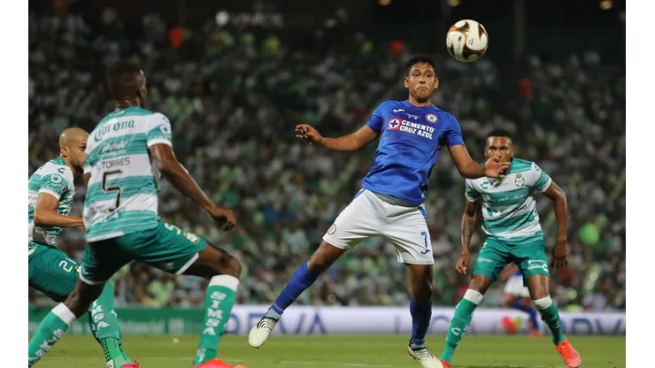 Cruz Azul enfrenta a Santos esta noche.