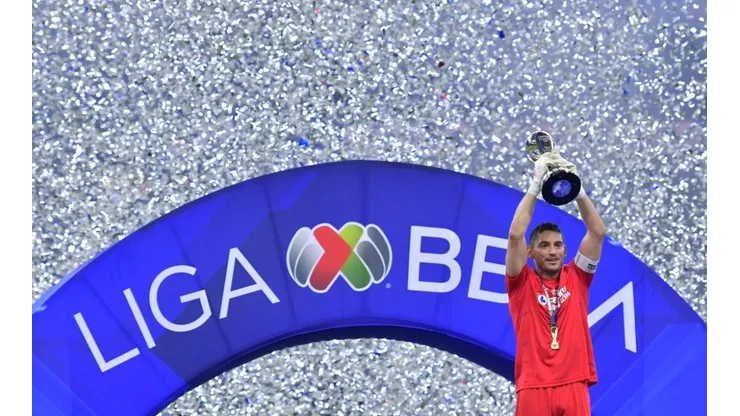 Jesús Corona levantó el título de campeón