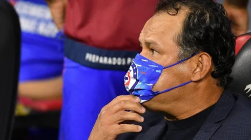 Juan Reynoso durante el partido