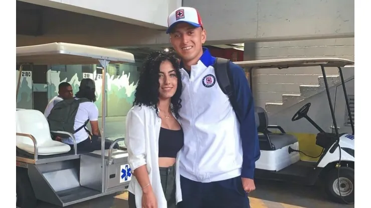 Alvarado y su esposa agradecieron a la afición.